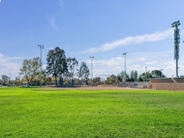 101 Carob Ln, Alameda CA 94502