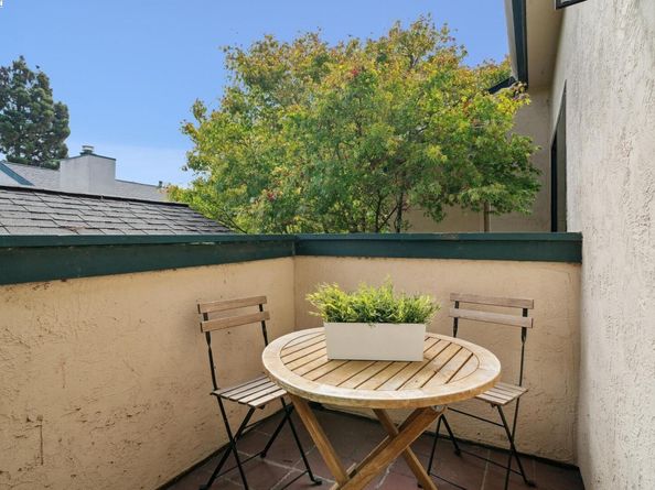 101 Carob Ln, Alameda CA 94502