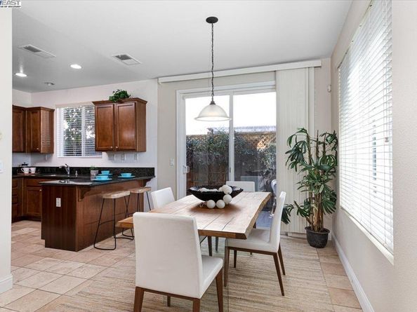 9436 Dunbar Dr, Oakland CA 94603