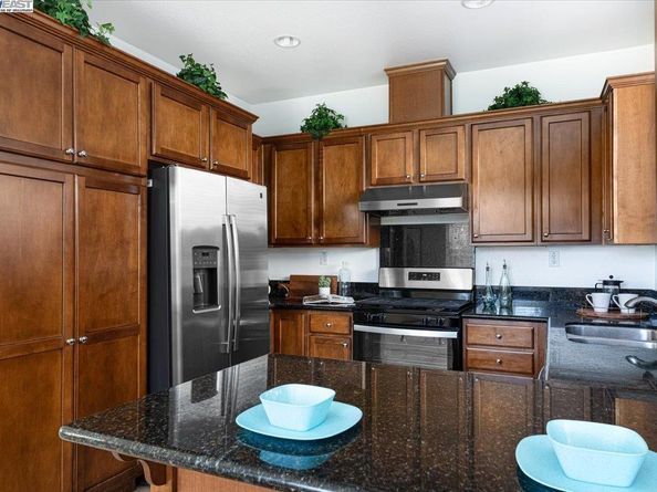 9436 Dunbar Dr, Oakland CA 94603