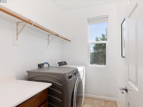 9436 Dunbar Dr, Oakland CA 94603