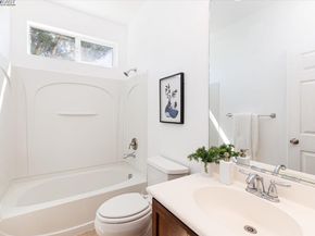 9436 Dunbar Dr, Oakland CA 94603