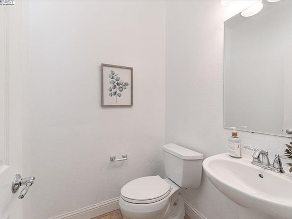 9436 Dunbar Dr, Oakland CA 94603