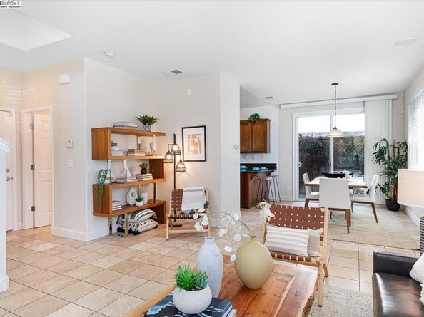 9436 Dunbar Dr, Oakland CA 94603