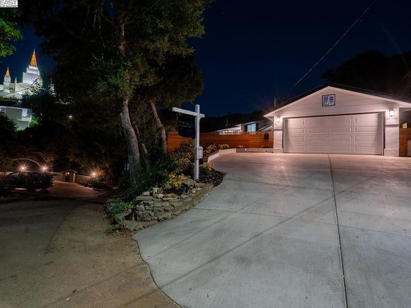 2818 Steinmetz Way, Oakland CA 94602