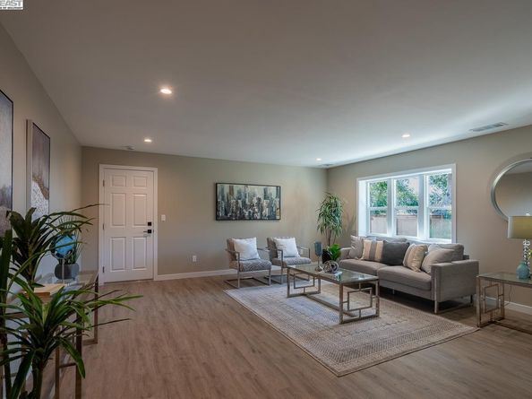 2818 Steinmetz Way, Oakland CA 94602