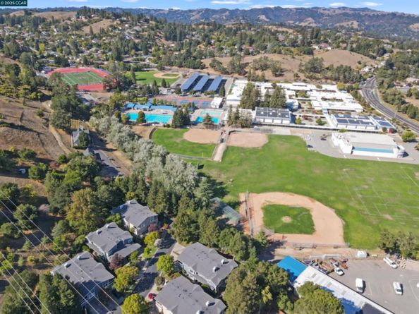 30 Hansen Ct, Moraga CA 94556