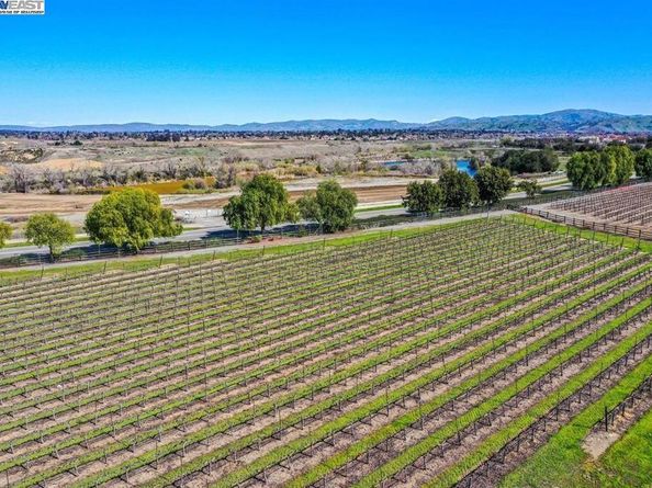 2947 Chardonnay Dr, Pleasanton CA 94566