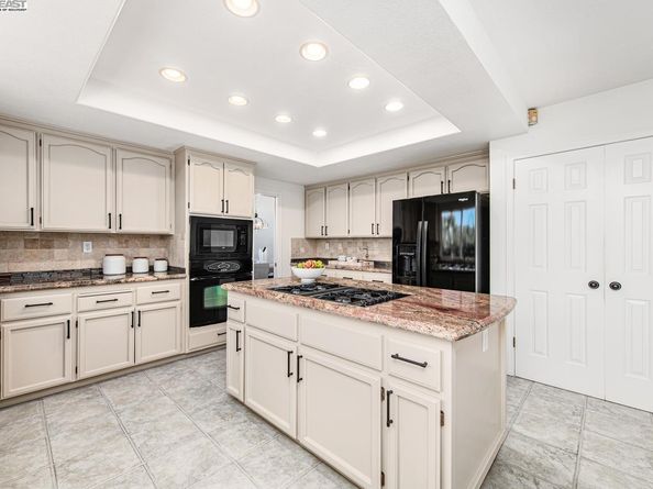 2947 Chardonnay Dr, Pleasanton CA 94566