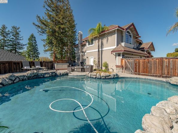 2947 Chardonnay Dr, Pleasanton CA 94566