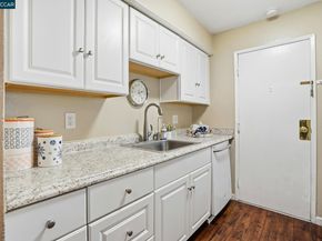 1045 Mohr Ln B, Concord CA 94518