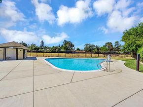 1045 Mohr Ln B, Concord CA 94518