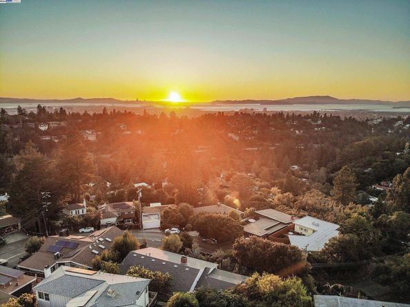 5909 Colton Blvd, Oakland CA 94611