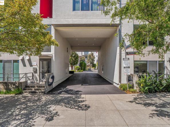 301 Liquid Sugar Dr, Emeryville CA 94608