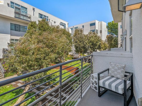 301 Liquid Sugar Dr, Emeryville CA 94608