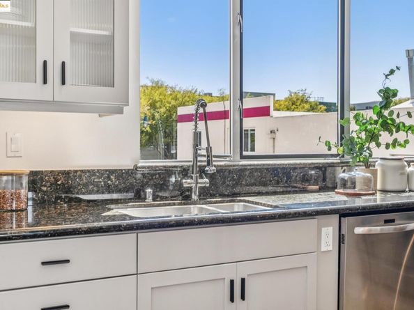 301 Liquid Sugar Dr, Emeryville CA 94608