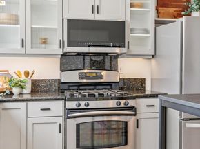 301 Liquid Sugar Dr, Emeryville CA 94608