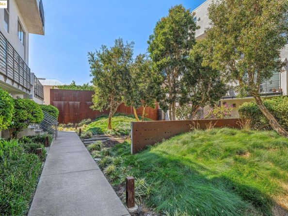 301 Liquid Sugar Dr, Emeryville CA 94608