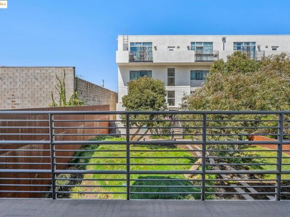 301 Liquid Sugar Dr, Emeryville CA 94608