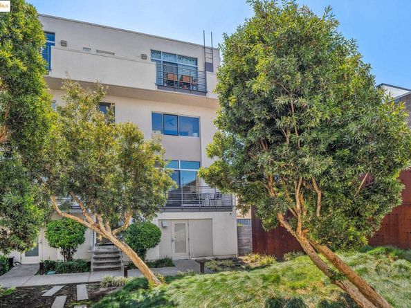301 Liquid Sugar Dr, Emeryville CA 94608