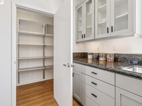301 Liquid Sugar Dr, Emeryville CA 94608