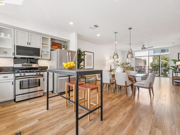 301 Liquid Sugar Dr, Emeryville CA 94608