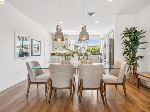 301 Liquid Sugar Dr, Emeryville CA 94608