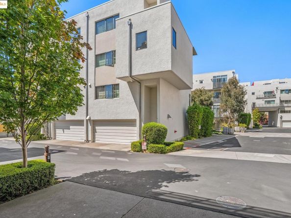 301 Liquid Sugar Dr, Emeryville CA 94608