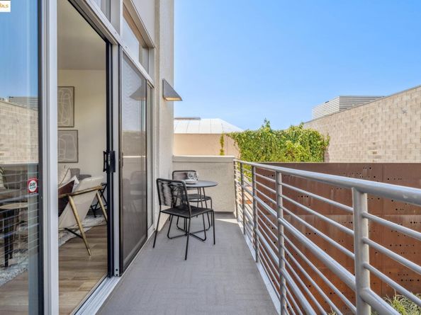 301 Liquid Sugar Dr, Emeryville CA 94608