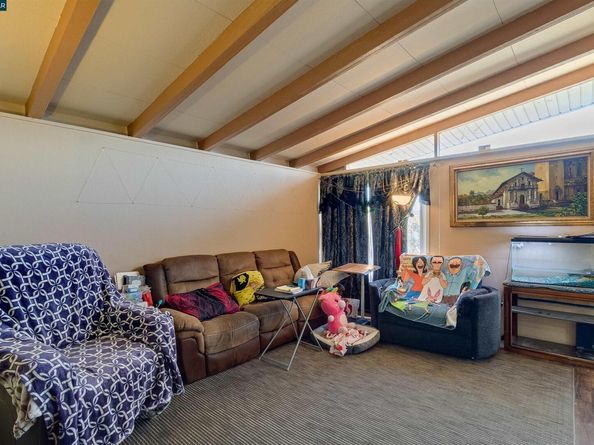 27707 La Porte Ave, Hayward CA 94545