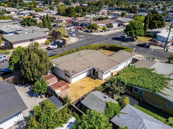 27707 La Porte Ave, Hayward CA 94545