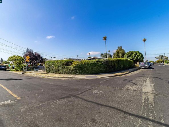 27707 La Porte Ave, Hayward CA 94545