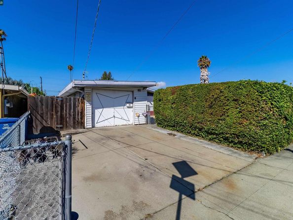 27707 La Porte Ave, Hayward CA 94545
