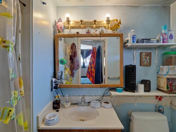 27707 La Porte Ave, Hayward CA 94545