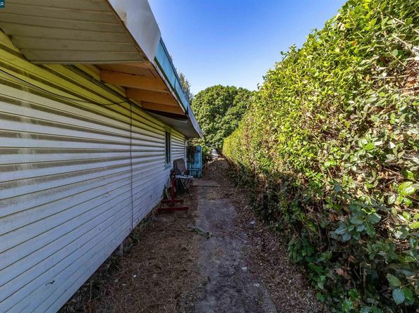 27707 La Porte Ave, Hayward CA 94545