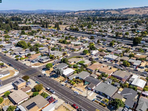 27707 La Porte Ave, Hayward CA 94545