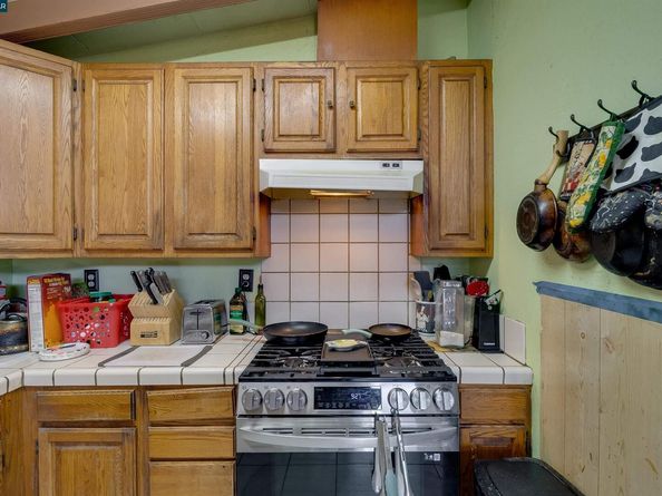 27707 La Porte Ave, Hayward CA 94545