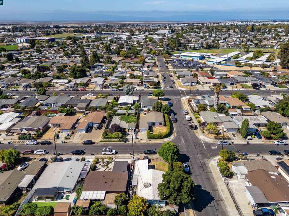 27707 La Porte Ave, Hayward CA 94545
