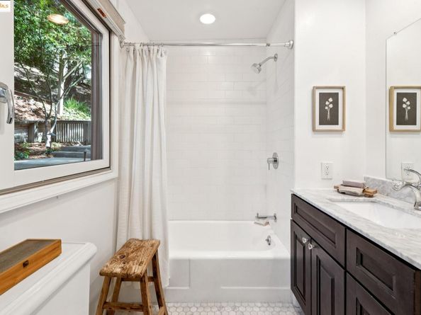 2429 Scout Rd, Oakland CA 94611