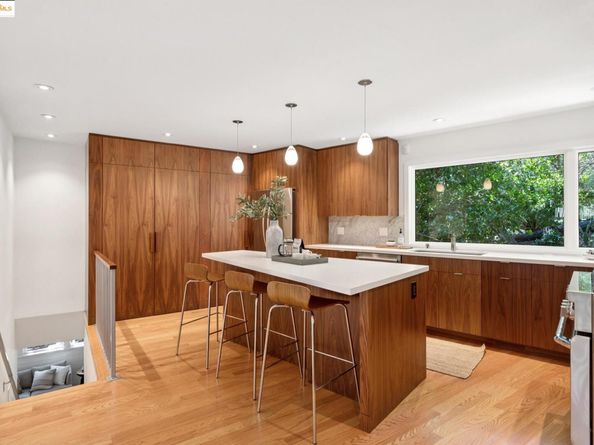 2429 Scout Rd, Oakland CA 94611