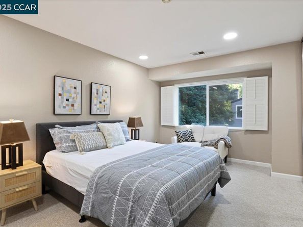 68 Emery Bay Dr, Emeryville CA 94608
