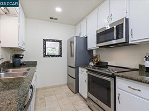 68 Emery Bay Dr, Emeryville CA 94608