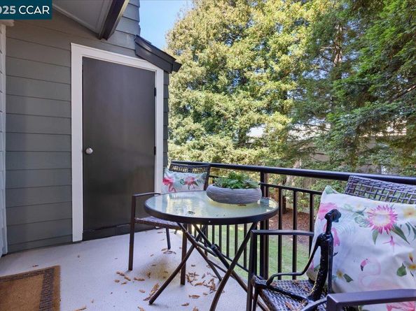 68 Emery Bay Dr, Emeryville CA 94608