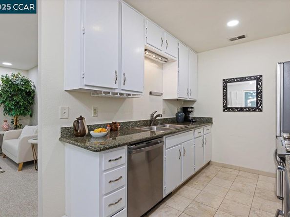 68 Emery Bay Dr, Emeryville CA 94608