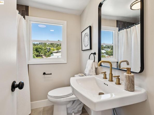 4015 Rhoda Ave, Oakland CA 94602