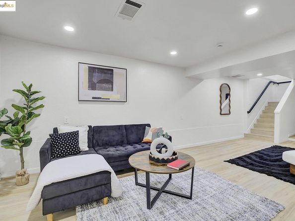 1018 Pine St, Oakland CA 94607