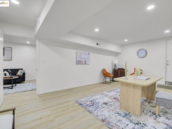 1018 Pine St, Oakland CA 94607