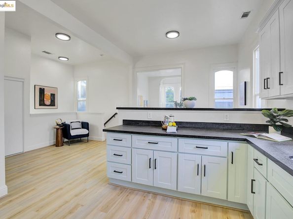 1018 Pine St, Oakland CA 94607