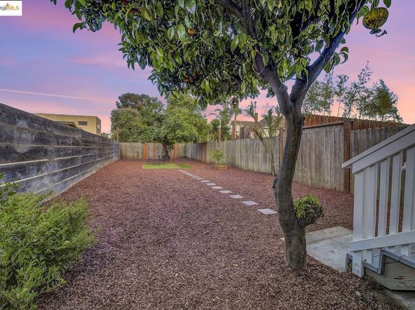 1018 Pine St, Oakland CA 94607