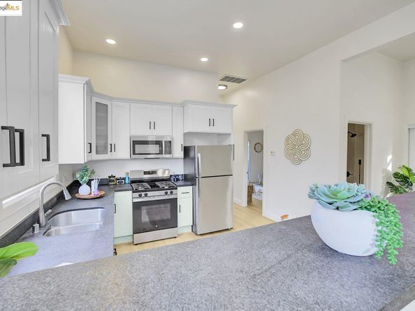 1018 Pine St, Oakland CA 94607